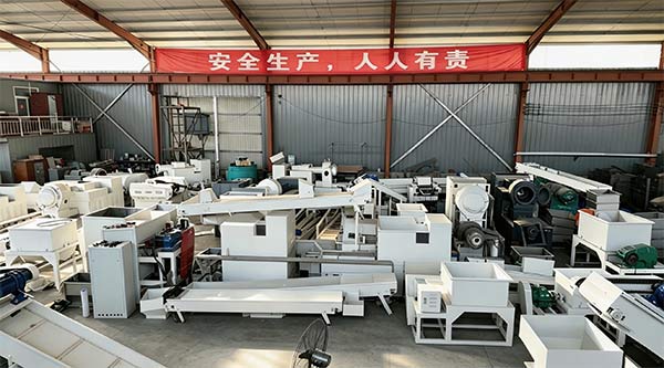 Fully automatic laundry soap manufacturing machinery line