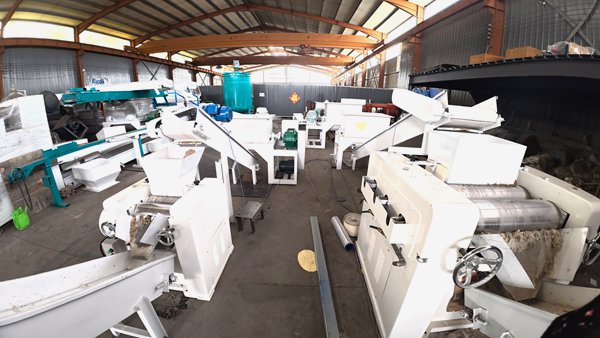 Industrial stainless steel three roller mill machine for soap noodle refining