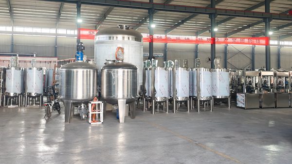 Multiple liquid mixing tanks stocked in factory workshop, raw material preparation equipment for liquid soap production line