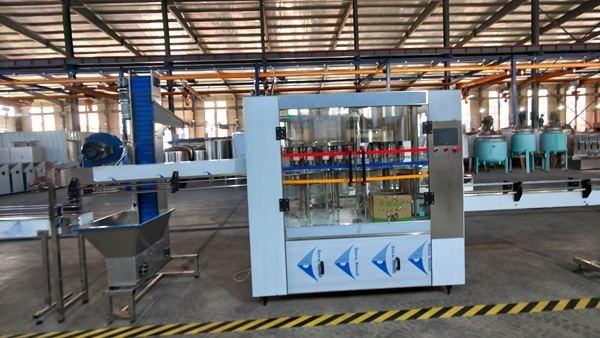 Rotary automatic filling capping integrated machine, high-speed bottling equipment for liquid detergent and hand sanitizer in factory workshop